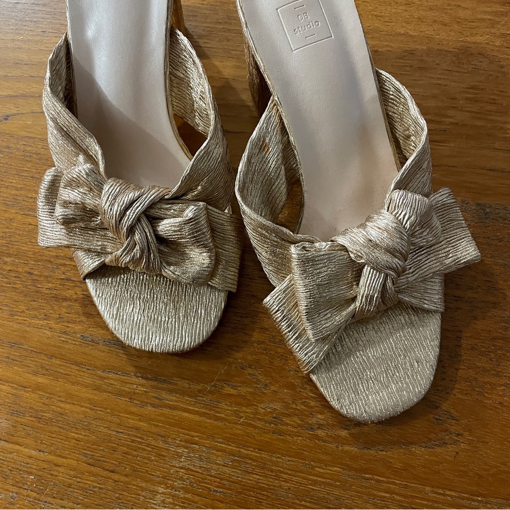 Elegant Gold Bow Slip On Women Shoes